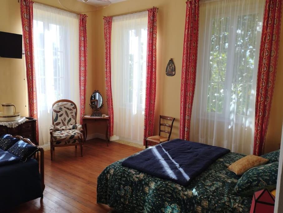 Gite La Burthe Monprimblanc 外观 照片